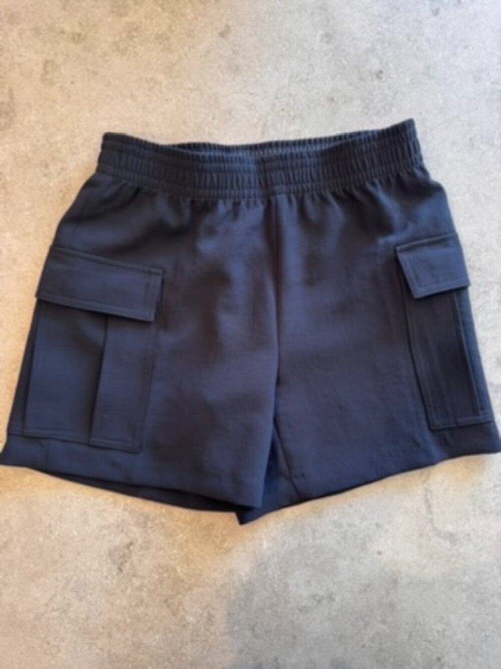 Aritzia Cargo Shorts - Black - XS